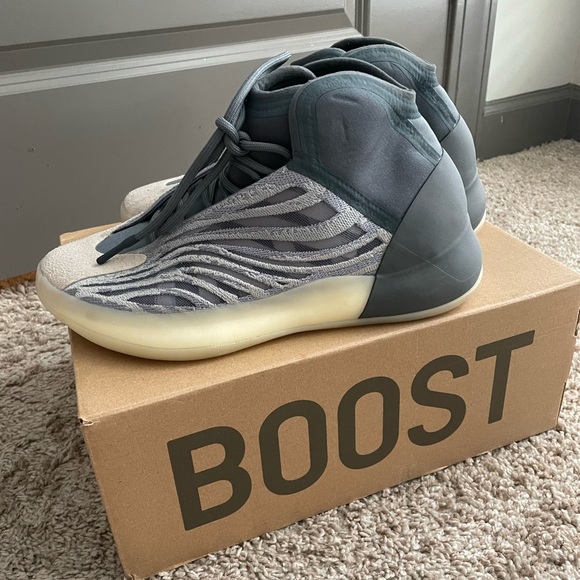 Yeezy Quantum ‘Mono Carbon’ Men’s Size 8.5 - Picture 2 of 4